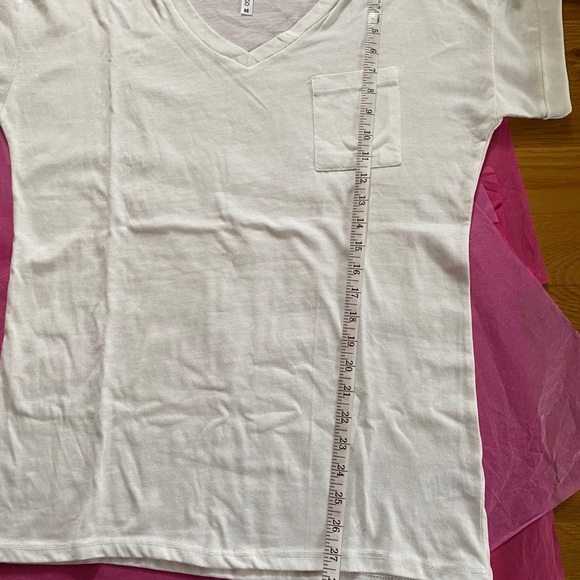 ❤️SHORT SLEEVE V-NECK TEE❤️ - Picture 7 of 7